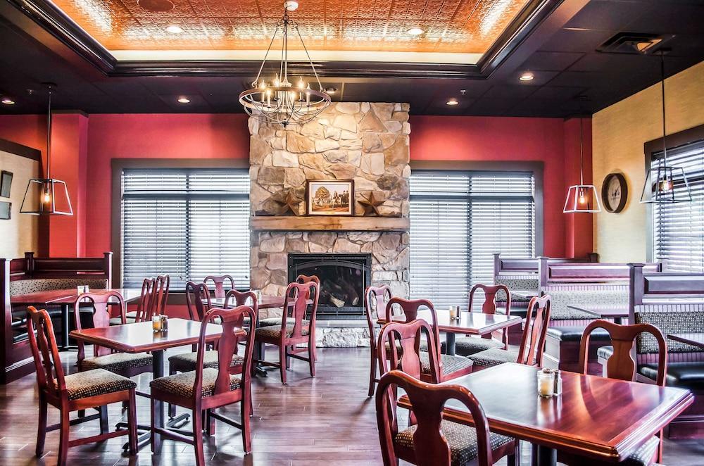 Comfort Suites Downtown Carlisle Bagian luar foto