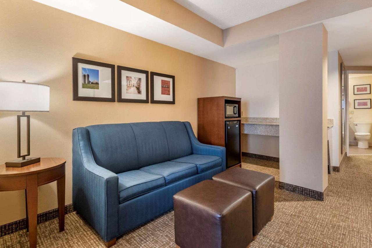 Comfort Suites Downtown Carlisle Bagian luar foto