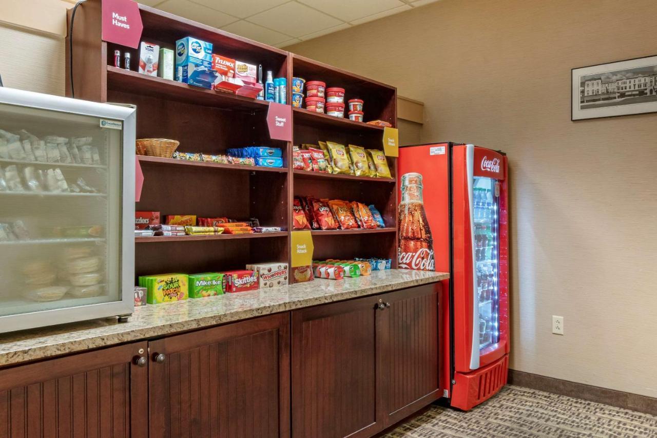 Comfort Suites Downtown Carlisle Bagian luar foto