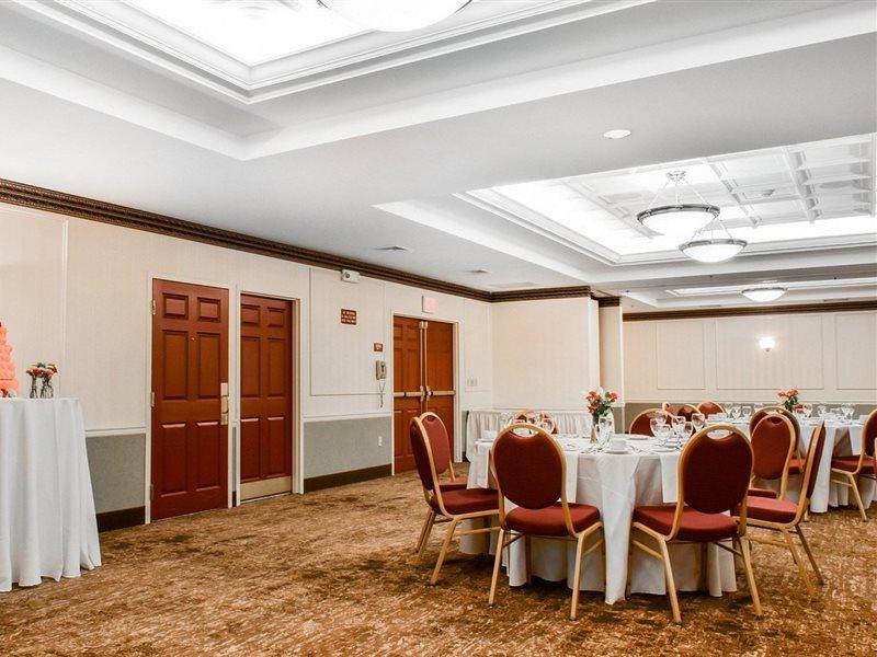 Comfort Suites Downtown Carlisle Bagian luar foto
