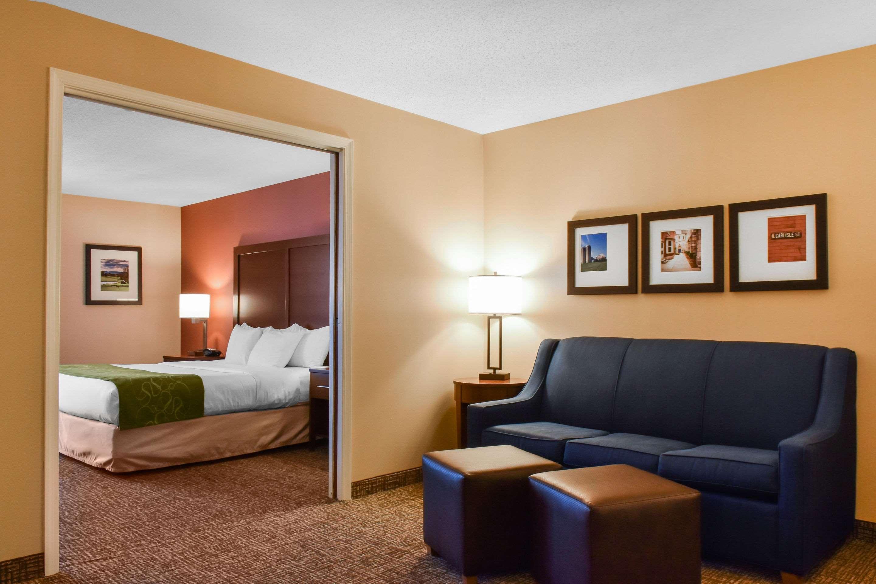 Comfort Suites Downtown Carlisle Bagian luar foto