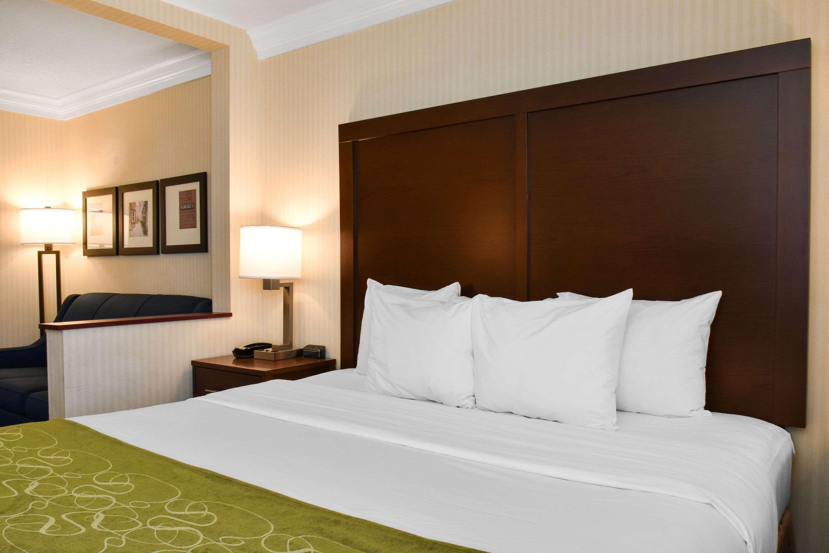 Comfort Suites Downtown Carlisle Bagian luar foto