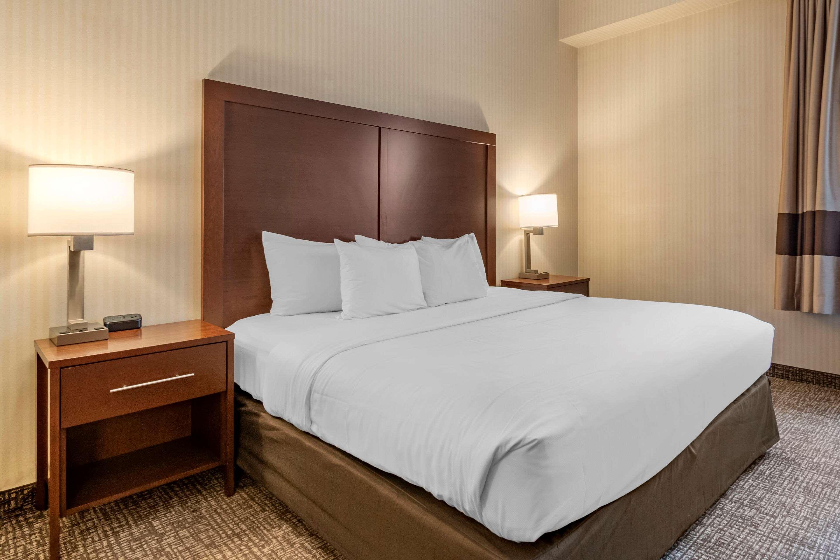 Comfort Suites Downtown Carlisle Bagian luar foto