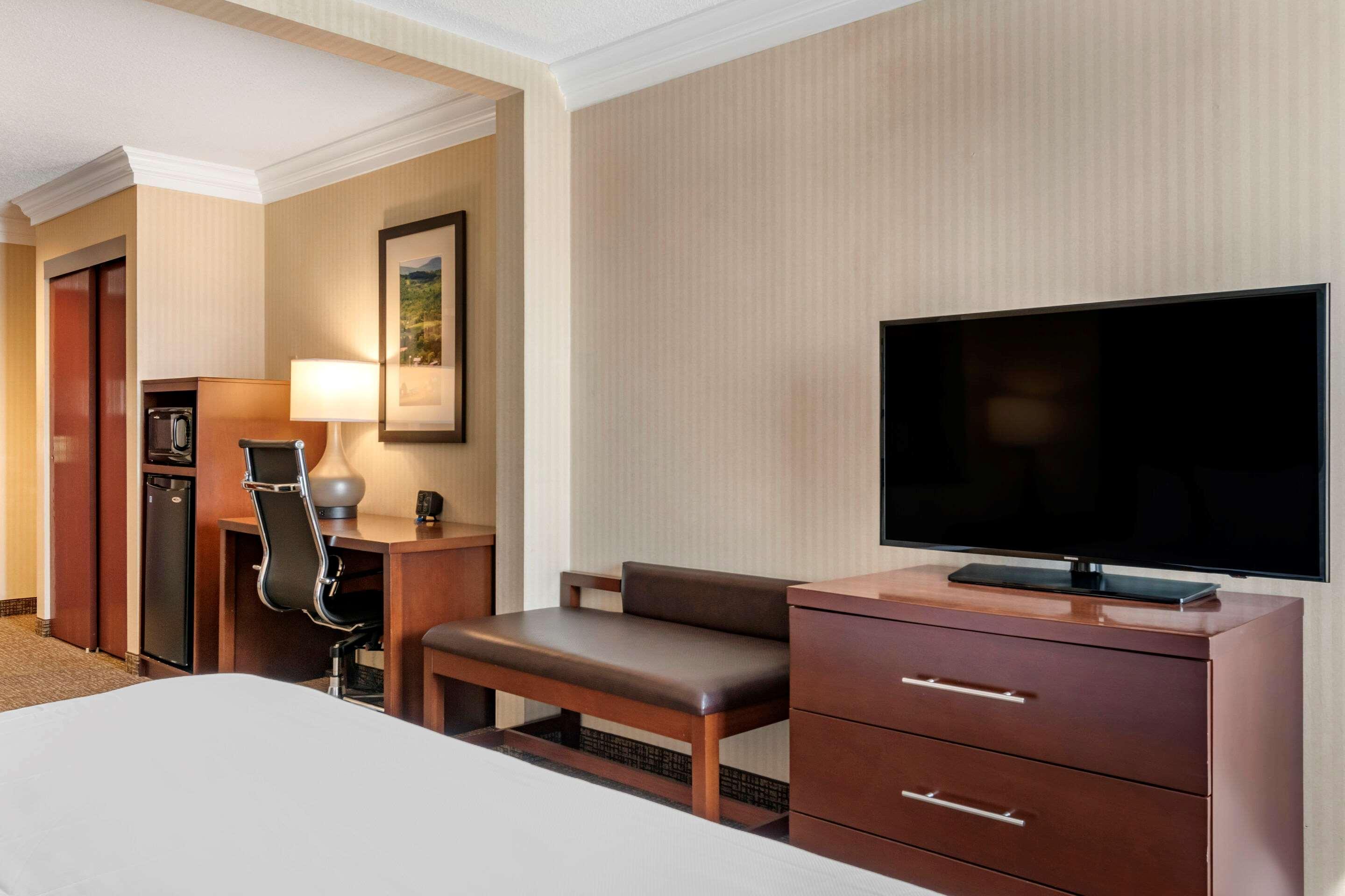 Comfort Suites Downtown Carlisle Bagian luar foto
