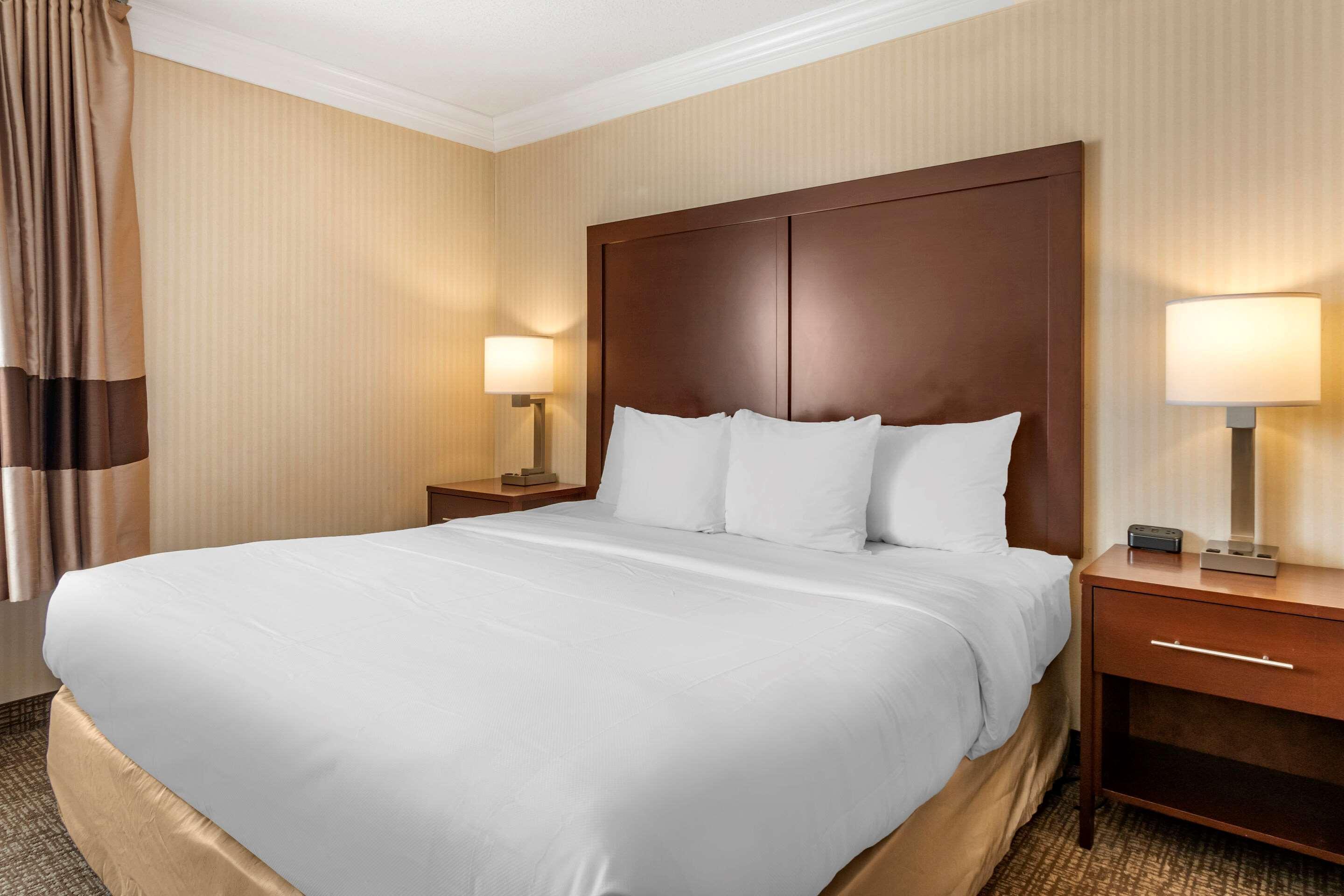 Comfort Suites Downtown Carlisle Bagian luar foto