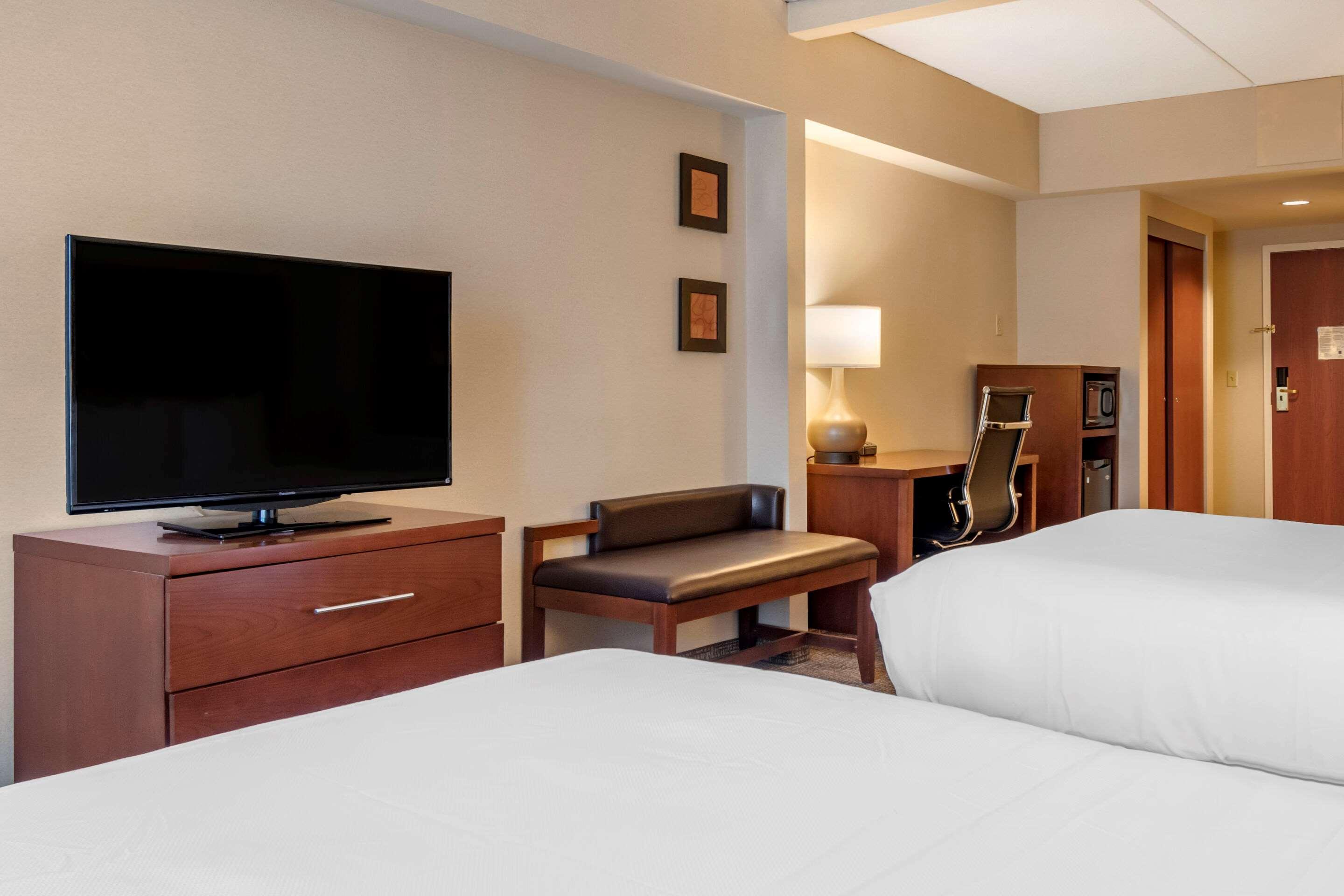 Comfort Suites Downtown Carlisle Bagian luar foto