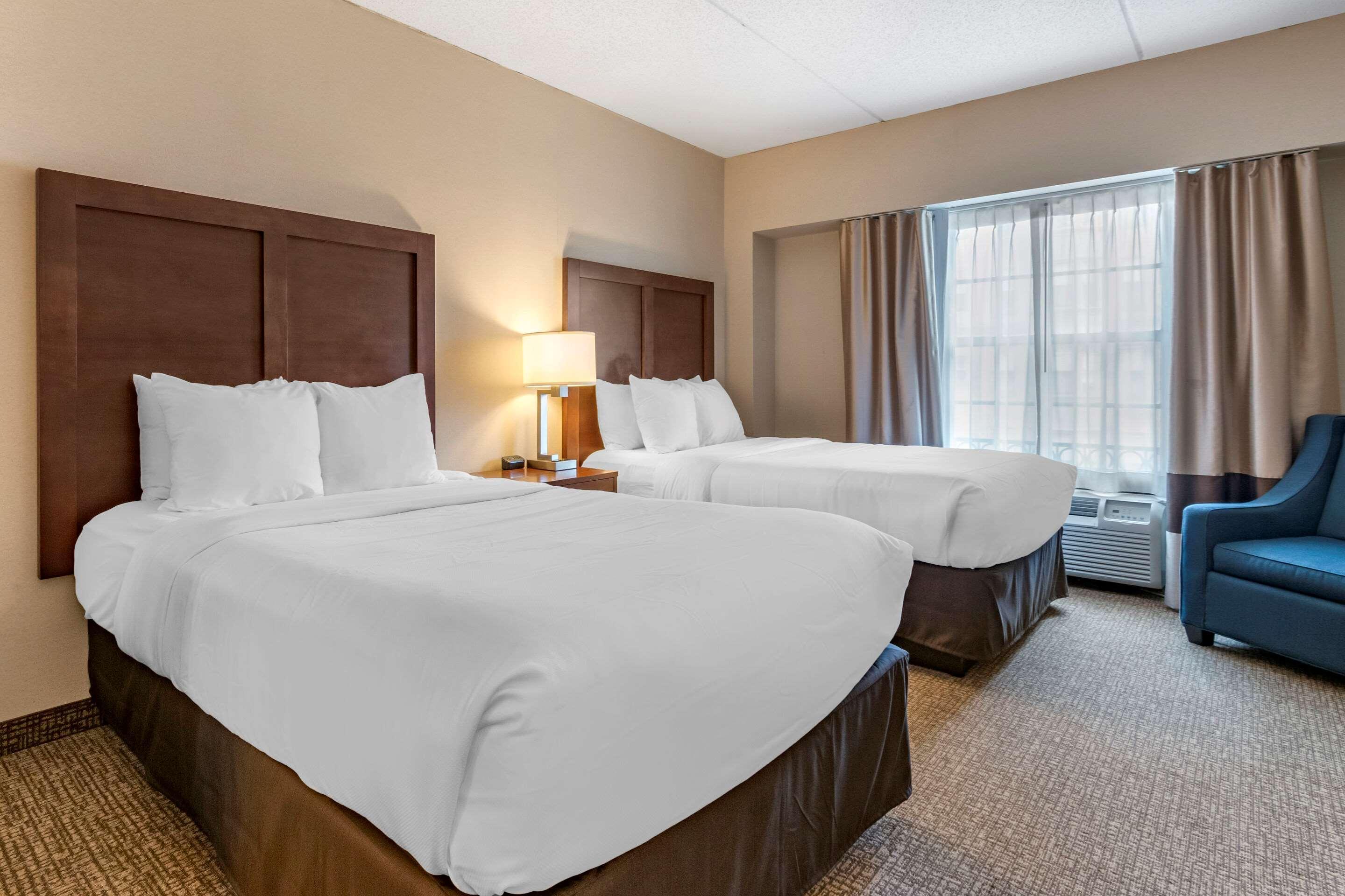 Comfort Suites Downtown Carlisle Bagian luar foto