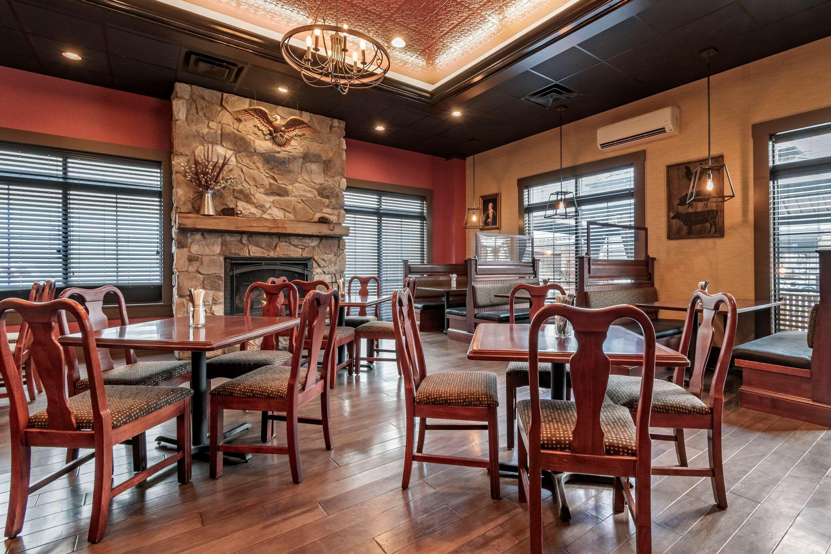 Comfort Suites Downtown Carlisle Bagian luar foto