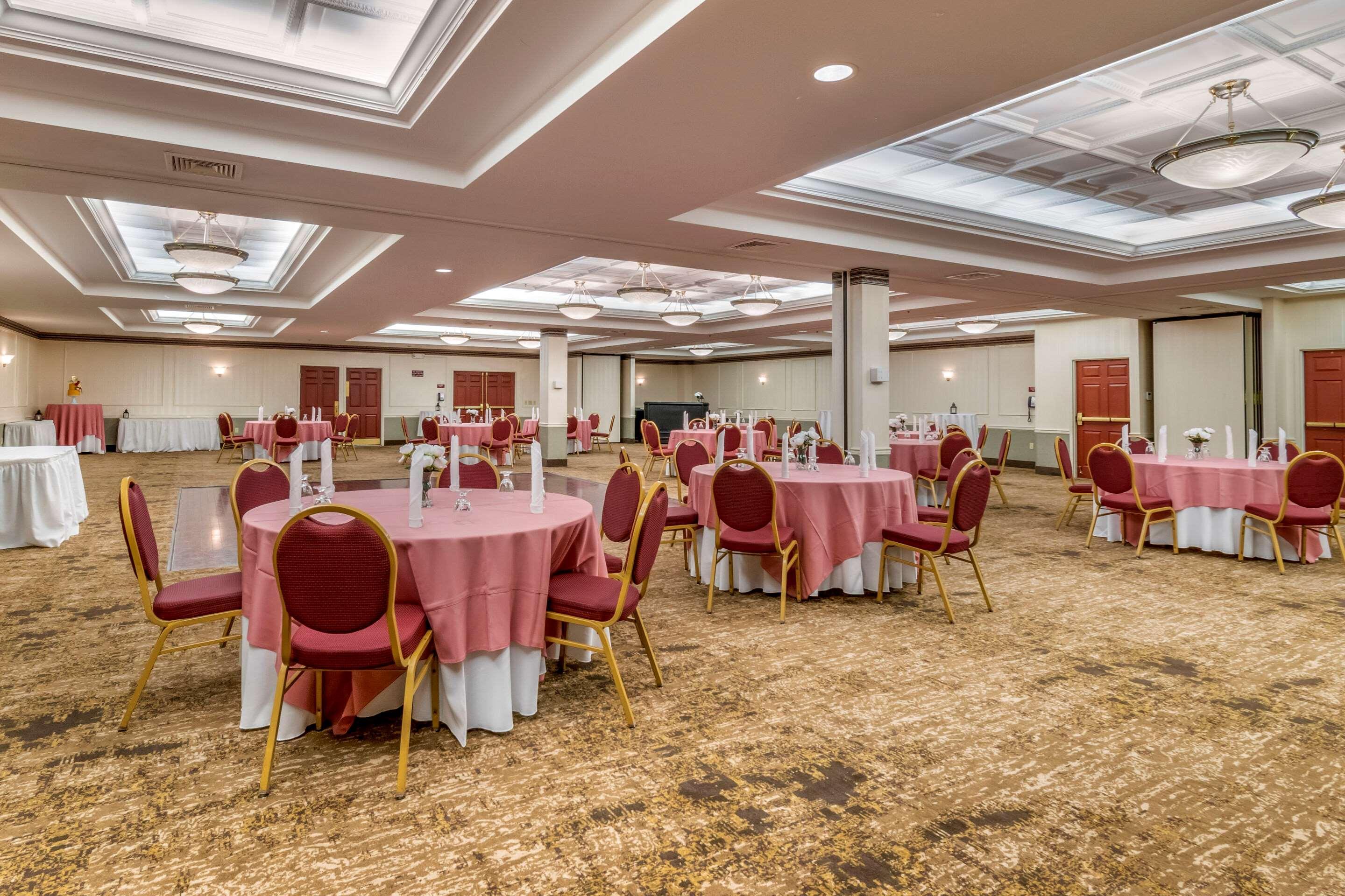 Comfort Suites Downtown Carlisle Bagian luar foto