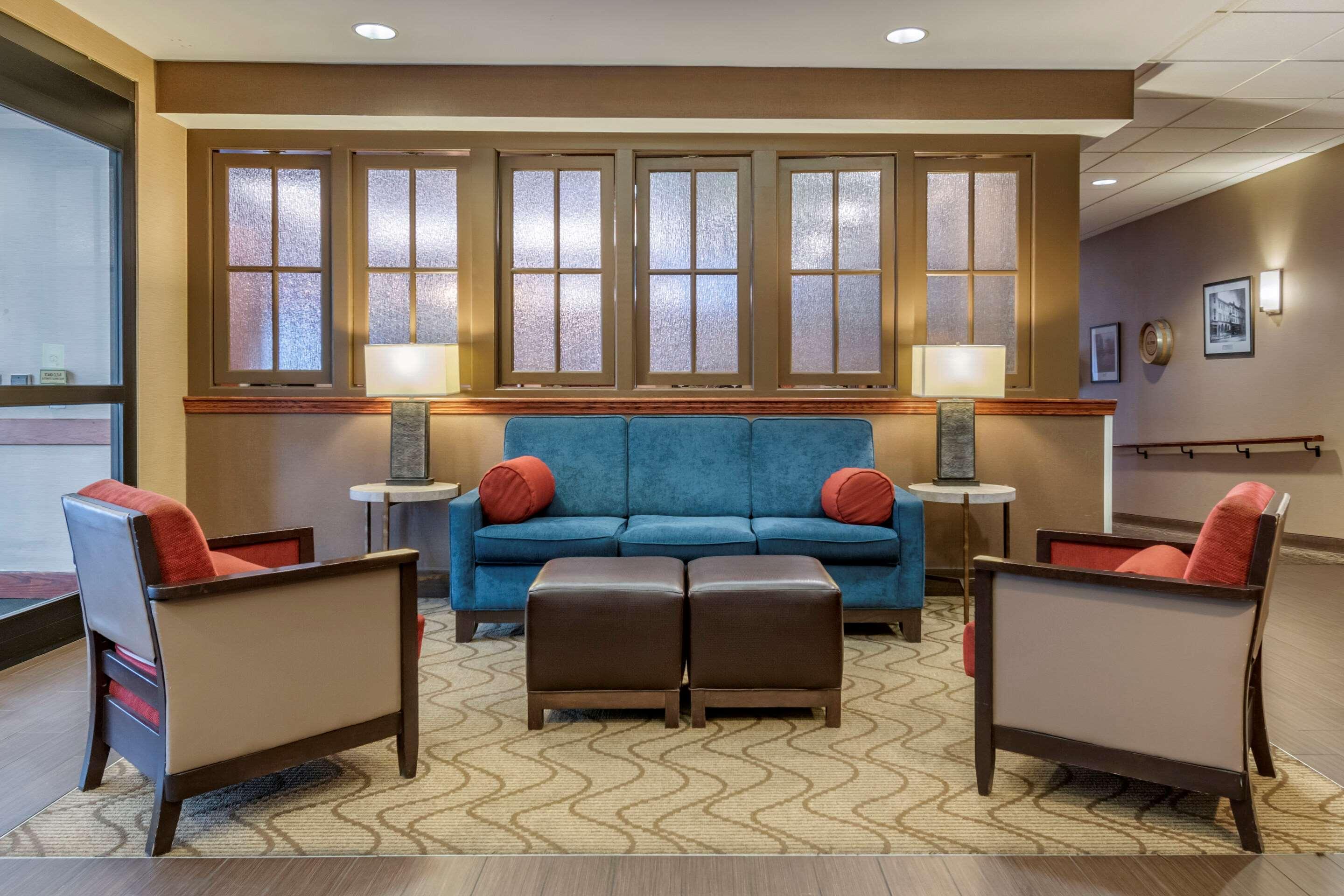 Comfort Suites Downtown Carlisle Bagian luar foto