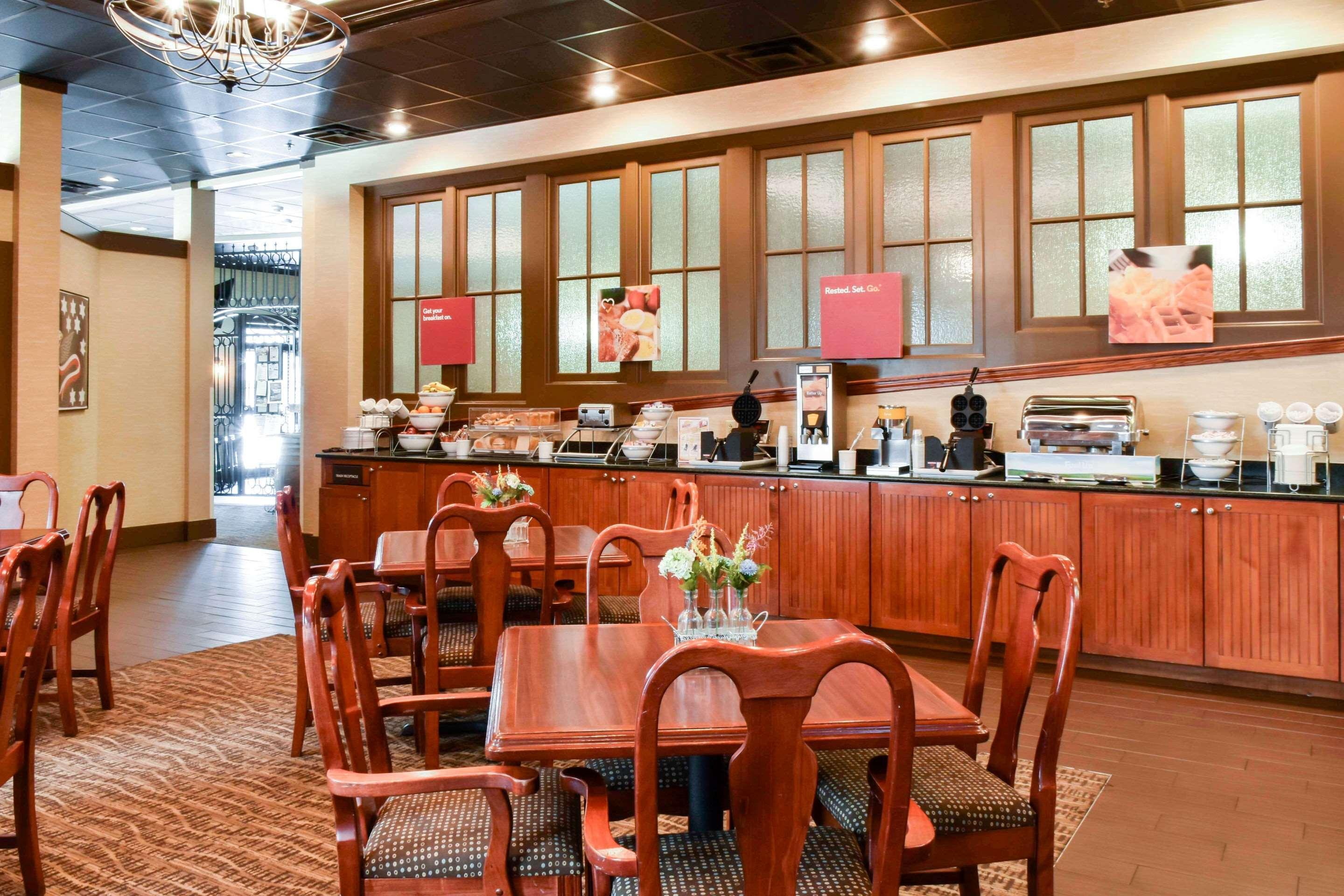 Comfort Suites Downtown Carlisle Bagian luar foto