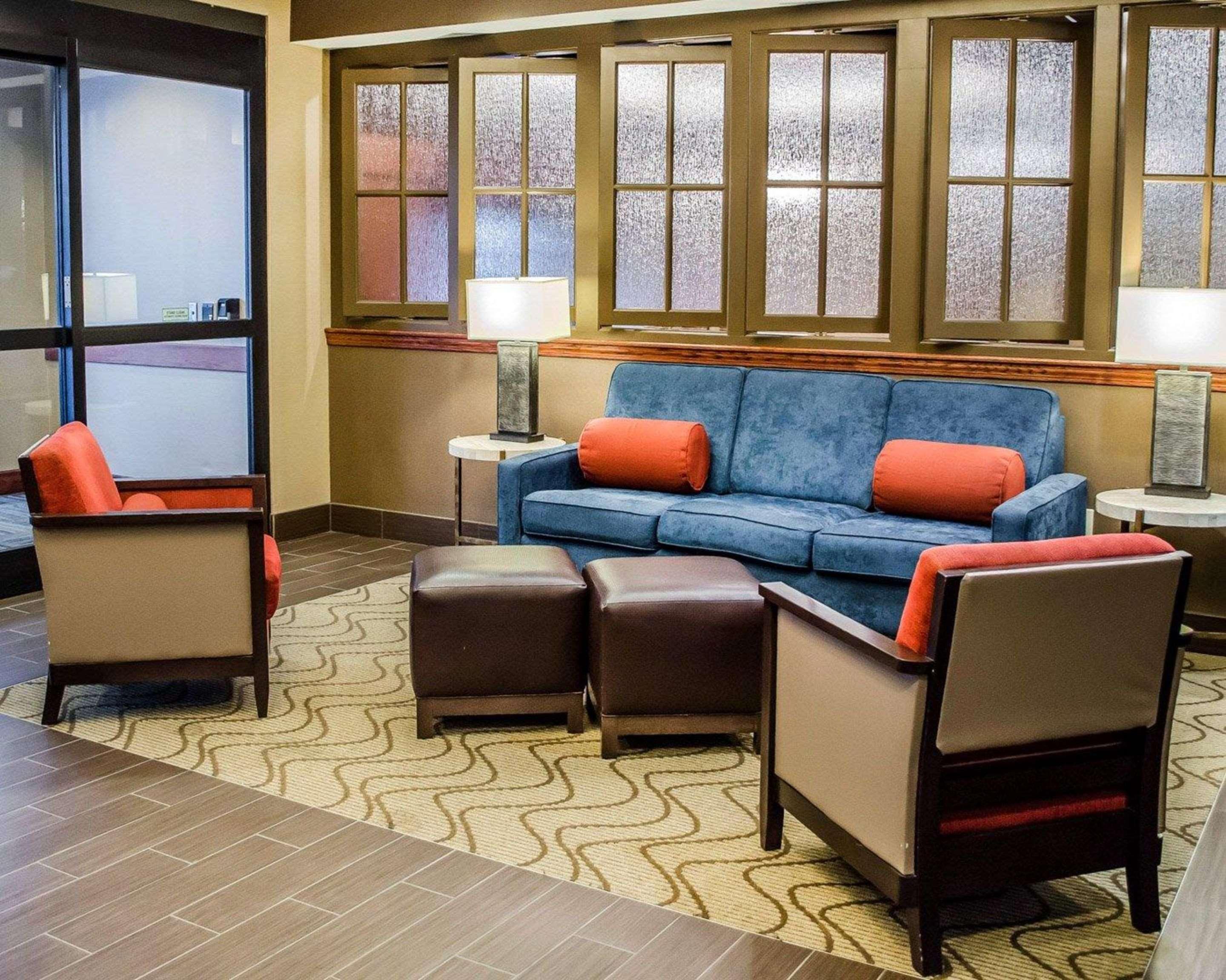 Comfort Suites Downtown Carlisle Bagian luar foto