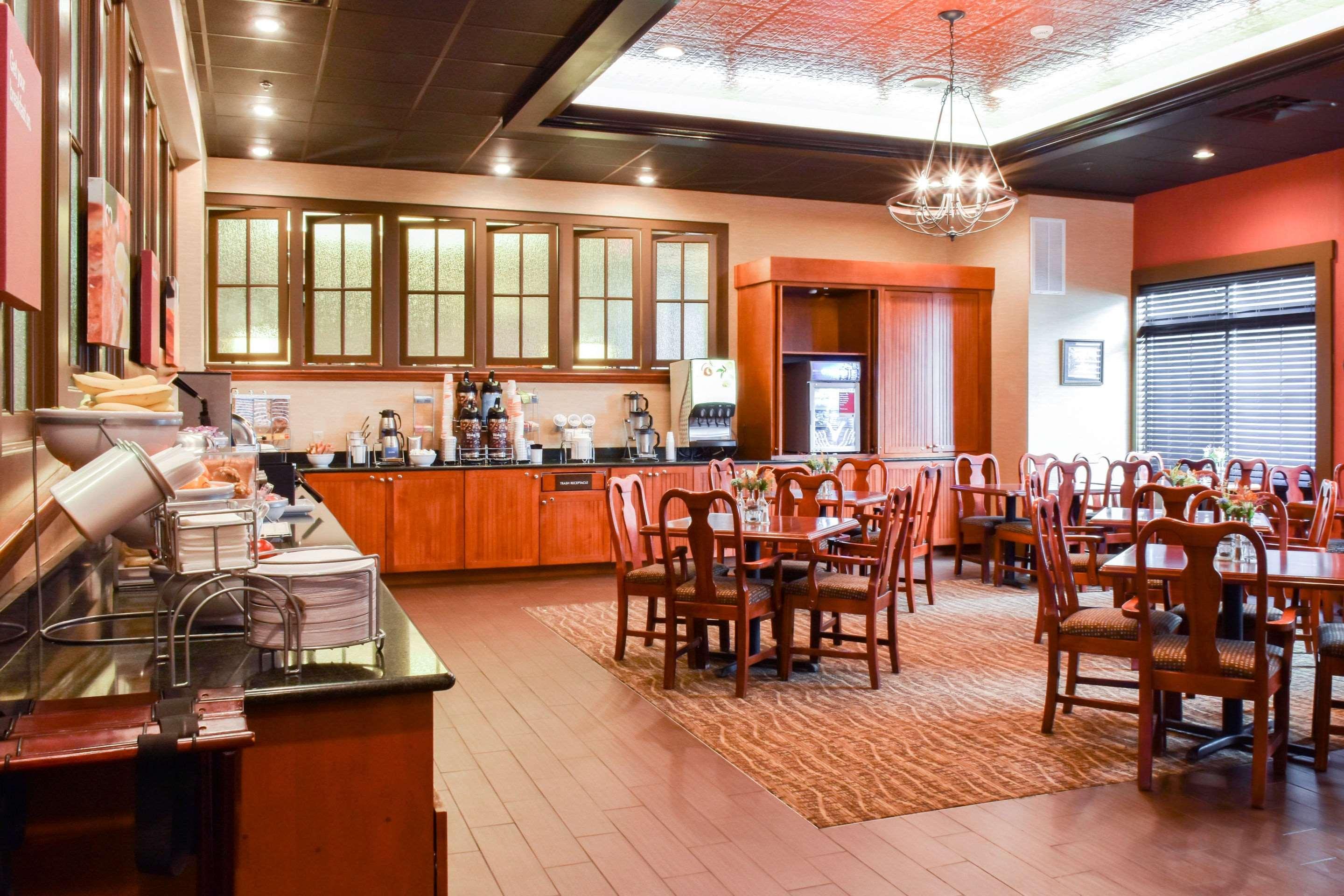 Comfort Suites Downtown Carlisle Bagian luar foto