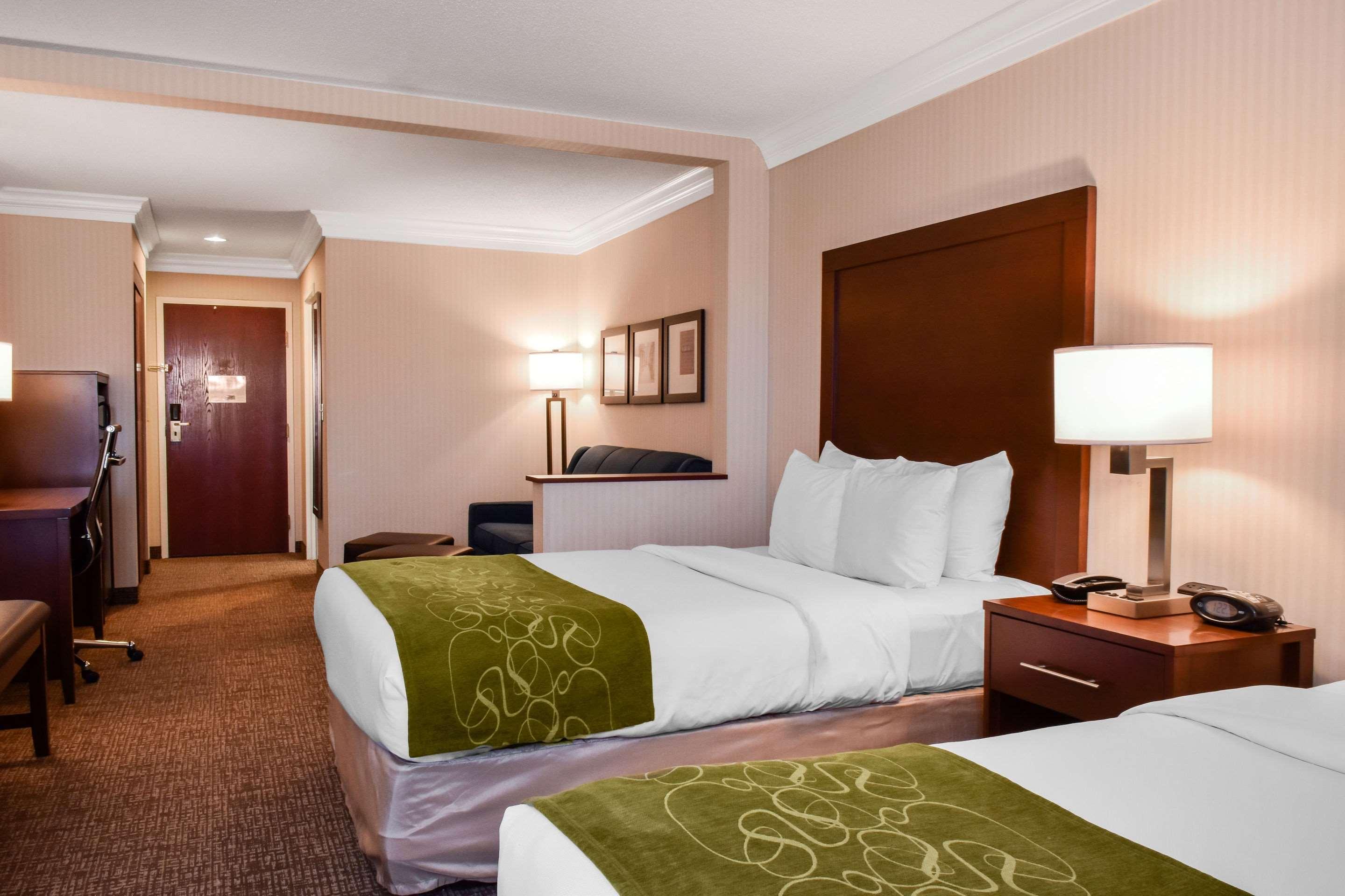 Comfort Suites Downtown Carlisle Bagian luar foto