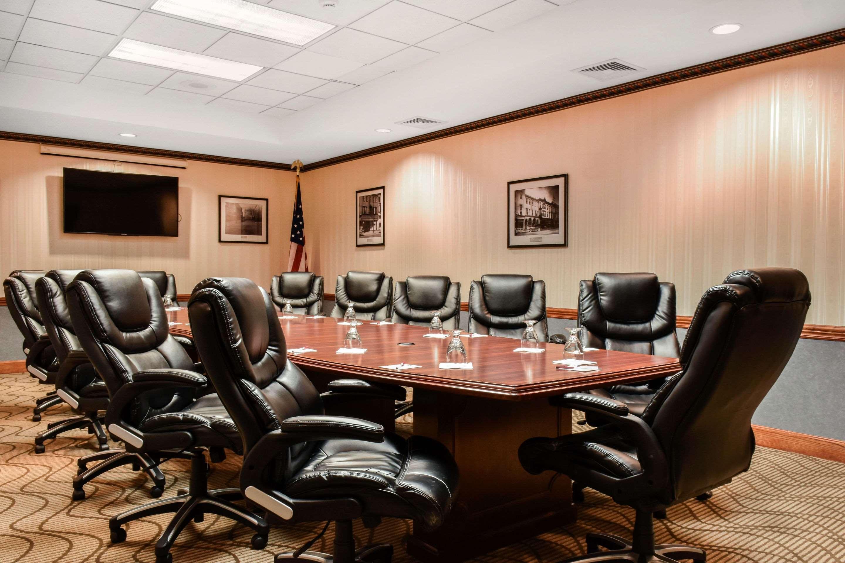 Comfort Suites Downtown Carlisle Bagian luar foto