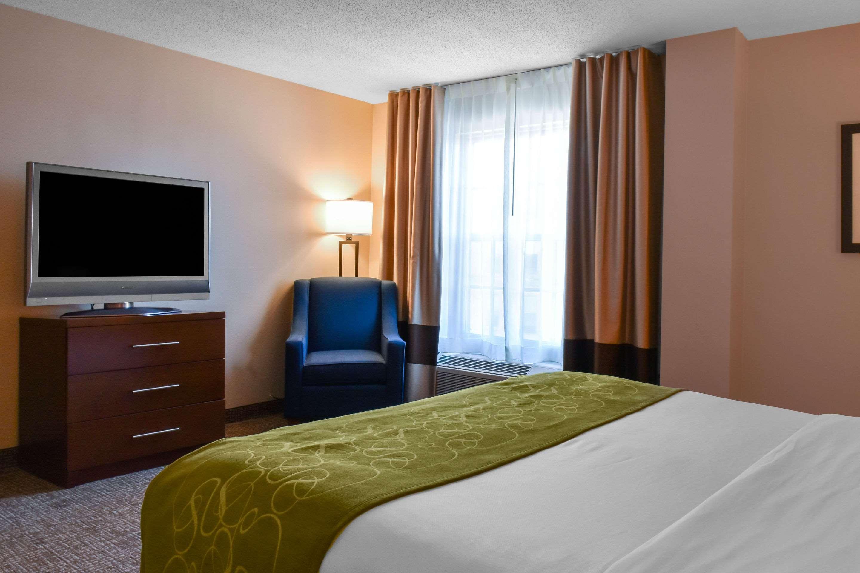 Comfort Suites Downtown Carlisle Bagian luar foto