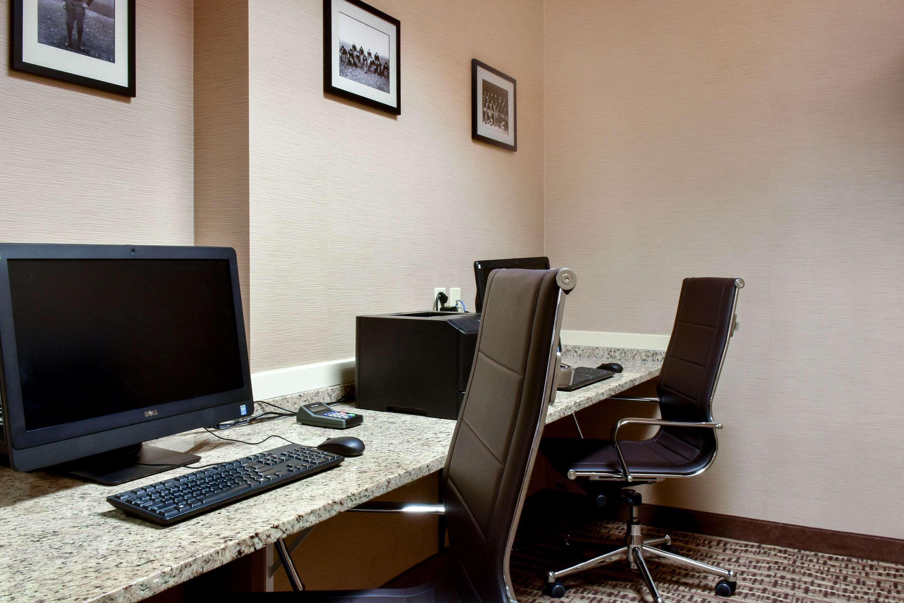 Comfort Suites Downtown Carlisle Bagian luar foto